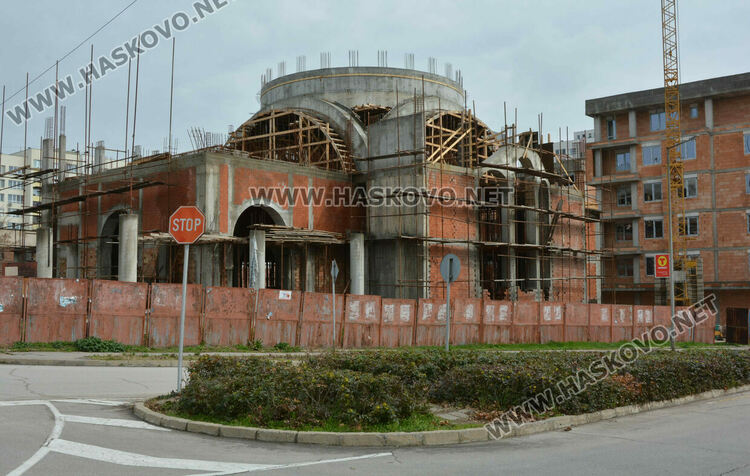 Потребителите на две социални заведения дариха за храма „Св. Иван Рилски“