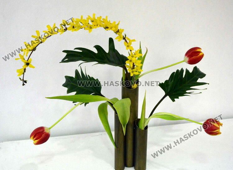 Икебана и картини в хармония и пролетни трепети в новата изложба на галерия „Форум“