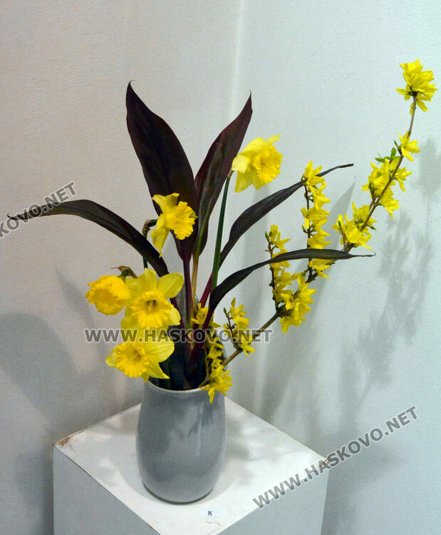 Икебана и картини в хармония и пролетни трепети в новата изложба на галерия „Форум“