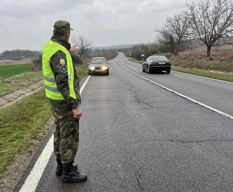 Военнослужещи от Хасково съдействаха при катастрофа с пострадал