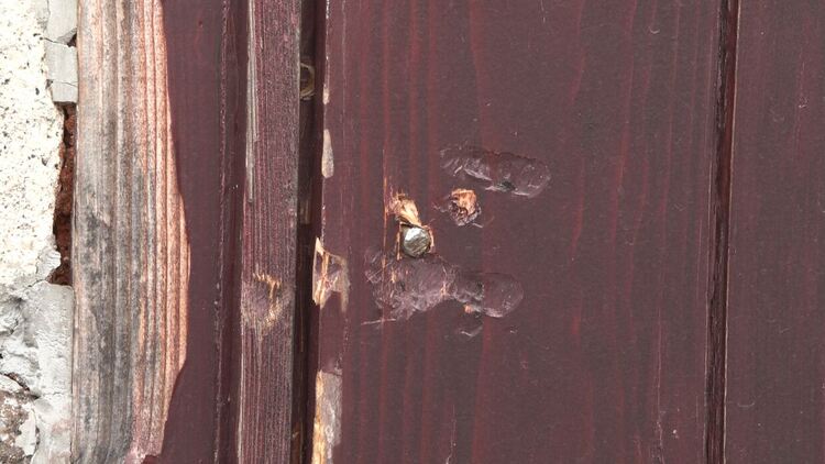 Вандали обират стотинките, оставени от миряните за свещи, в параклиса „Свети Дух“ 