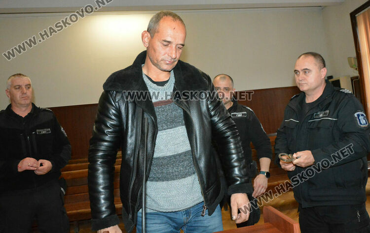 8 присъди имал грабителят от „Веспрем“, признава вина и съжалява