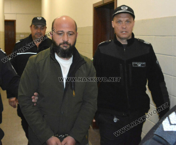 Оставиха в ареста тираджията, задържан с рекордните 378 кг марихуана