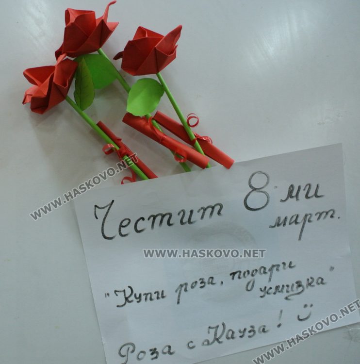 Младите в действие: ученици изработиха 200 хартиени рози с кауза