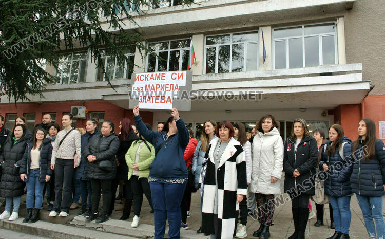 Учители и родители излязоха в защита на директора на ОУ “Л. Каравелов“ Мариела Златева, след проведения конкурс