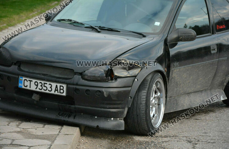 Водач пострада при катастрофа на Кърджалийска