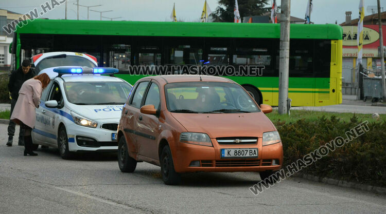 Водач пострада при катастрофа на Кърджалийска