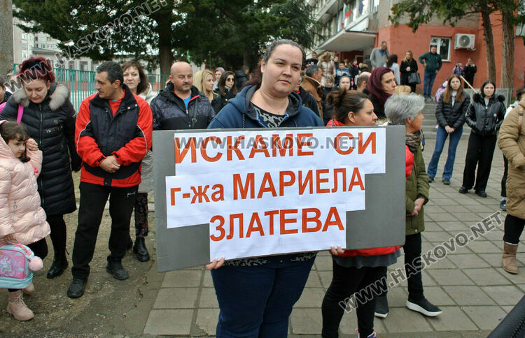 Учители и родители излязоха в защита на директора на ОУ “Л. Каравелов“ Мариела Златева, след проведения конкурс