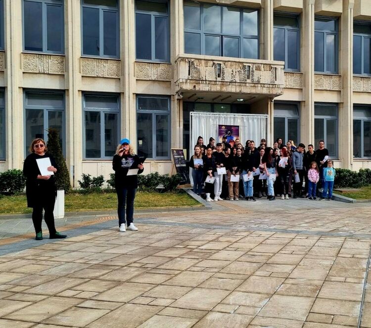 "Младежки хепанинг" събра малки и големи в дискотека под небето 