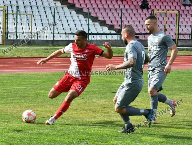 „Саяна Хасково“ с минимален успех над „Загорец“