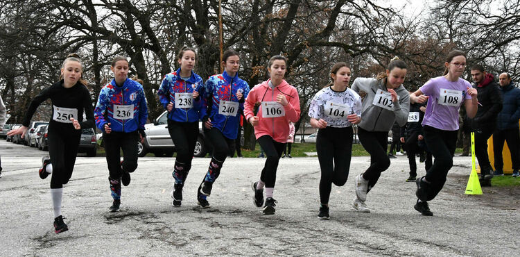 Близо 150 деца се включиха в лекоатлетическия крос „Клокотница“