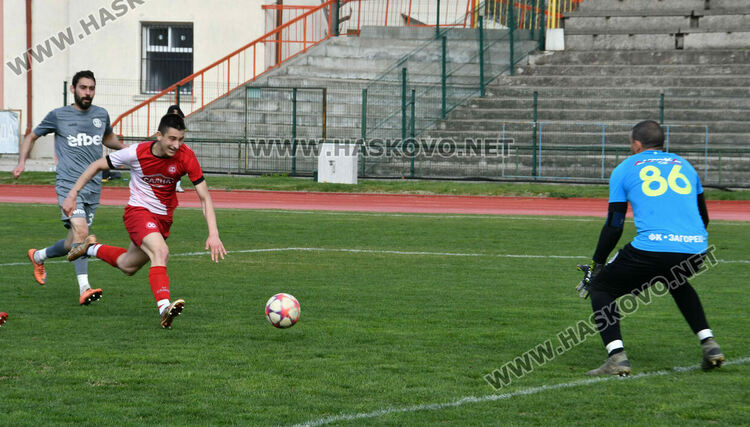 „Саяна Хасково“ с минимален успех над „Загорец“