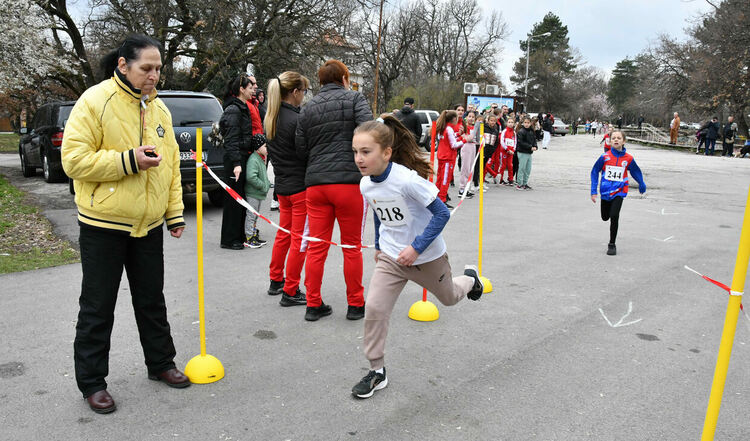 Близо 150 деца се включиха в лекоатлетическия крос „Клокотница“