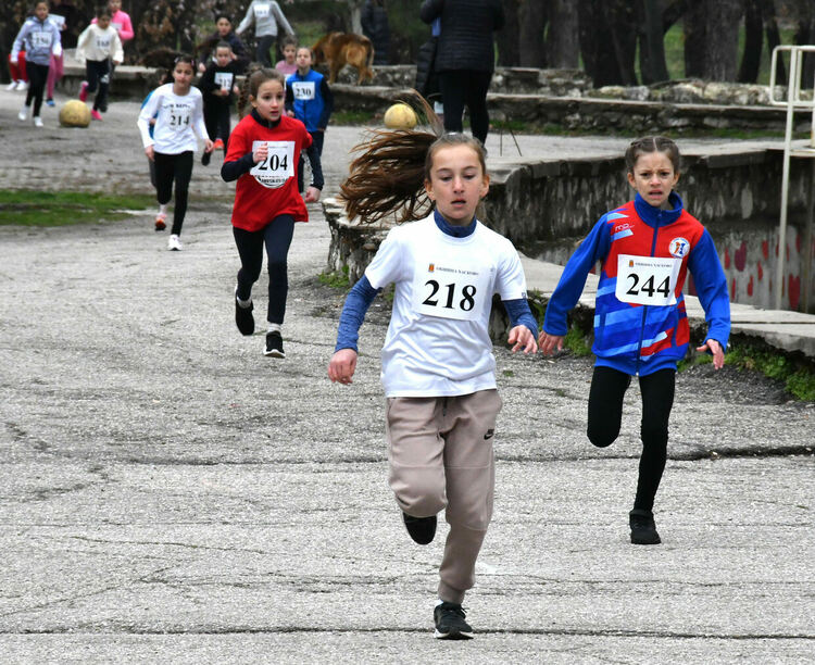 Близо 150 деца се включиха в лекоатлетическия крос „Клокотница“