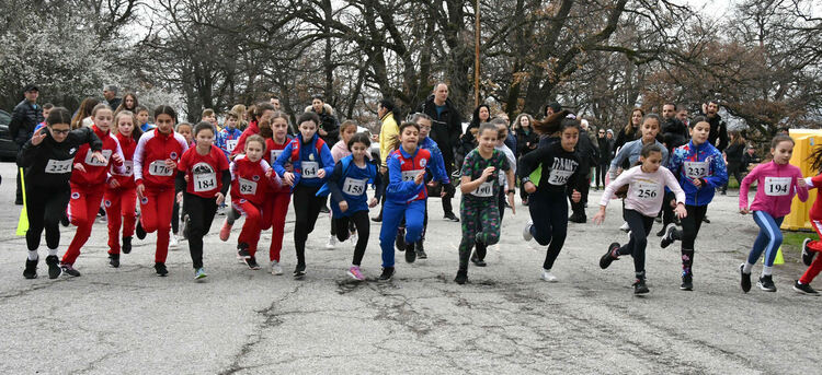Близо 150 деца се включиха в лекоатлетическия крос „Клокотница“