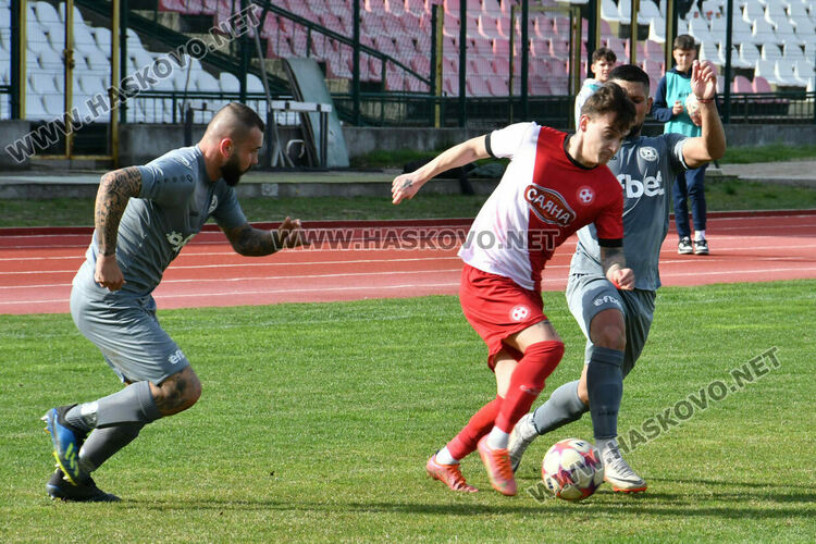 „Саяна Хасково“ с минимален успех над „Загорец“