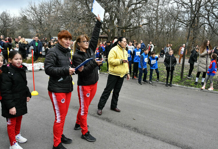 Близо 150 деца се включиха в лекоатлетическия крос „Клокотница“