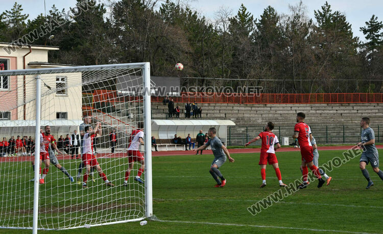 „Саяна Хасково“ с минимален успех над „Загорец“