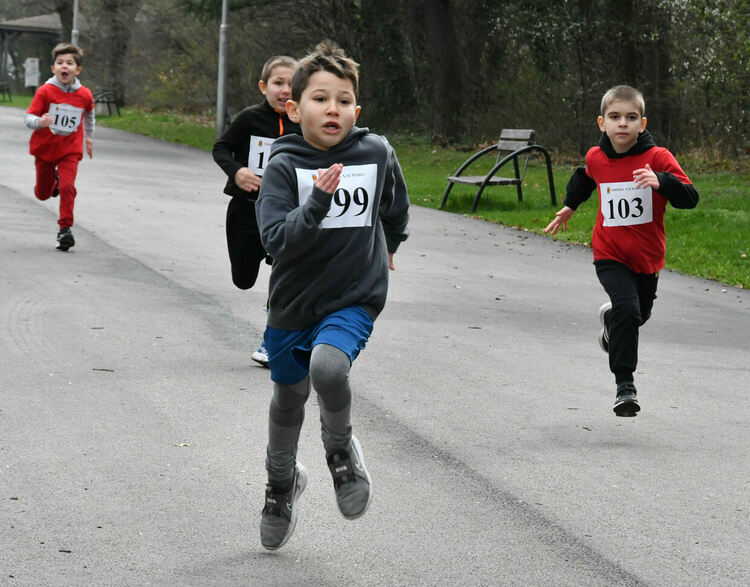 Близо 150 деца се включиха в лекоатлетическия крос „Клокотница“