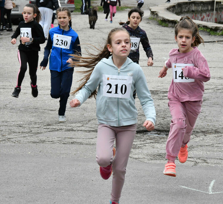 Близо 150 деца се включиха в лекоатлетическия крос „Клокотница“