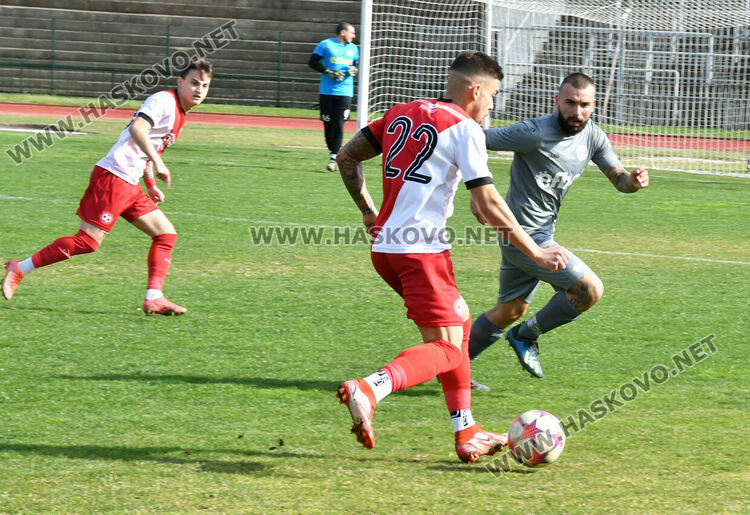 „Саяна Хасково“ с минимален успех над „Загорец“