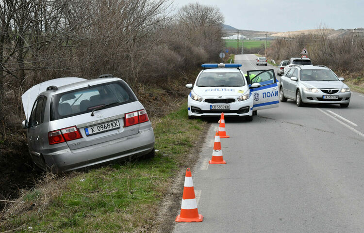 Жена пострада при катастрофа край Хасково