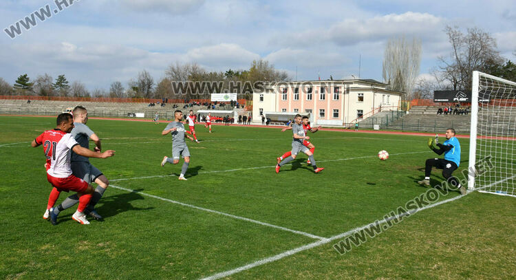 „Саяна Хасково“ с минимален успех над „Загорец“