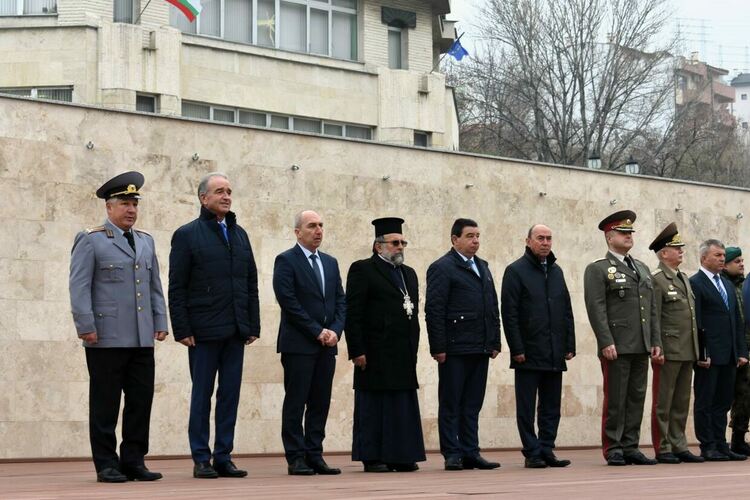 Кметът Грудев към военните: Съхранете честта и традициите на българската армия