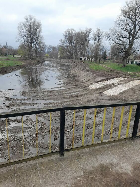 Почистиха речното корито в Дълбок извор