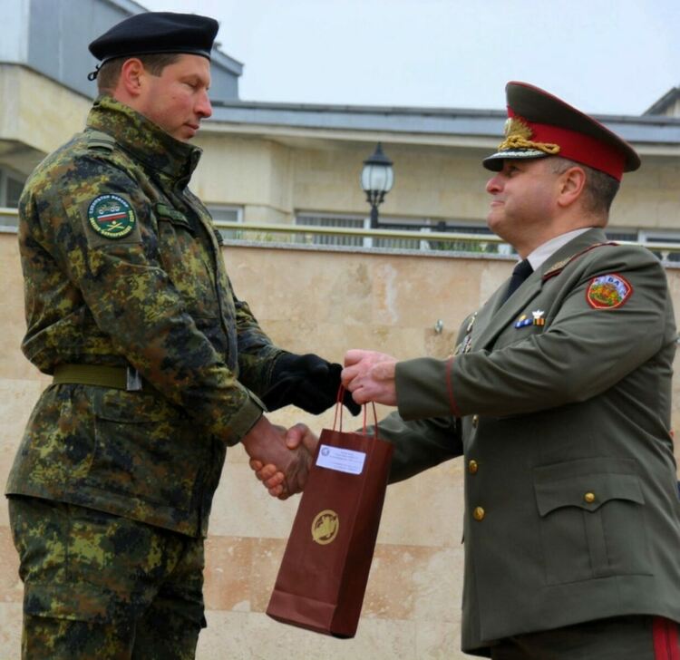 Кметът Грудев към военните: Съхранете честта и традициите на българската армия