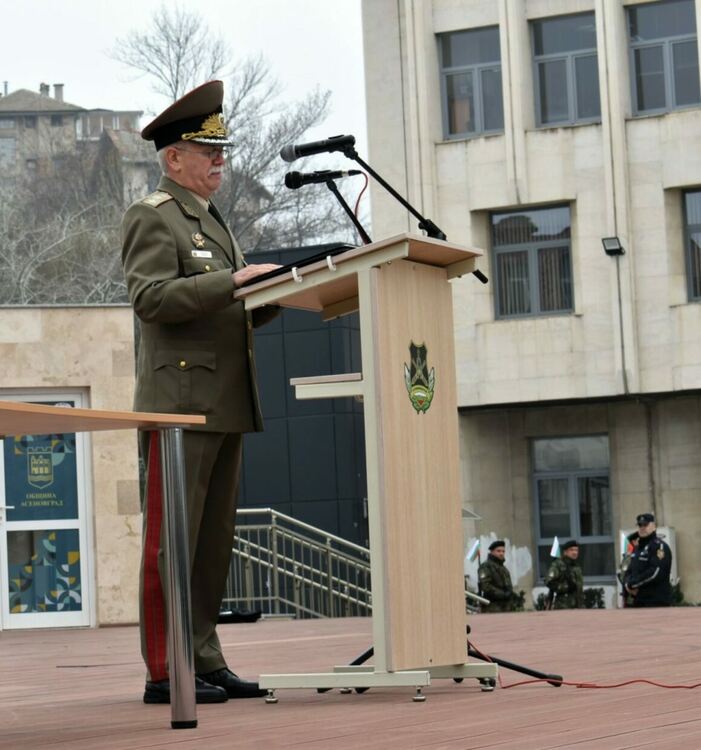 Кметът Грудев към военните: Съхранете честта и традициите на българската армия