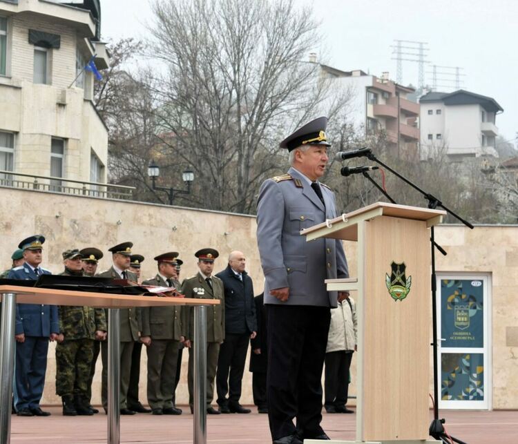 Кметът Грудев към военните: Съхранете честта и традициите на българската армия
