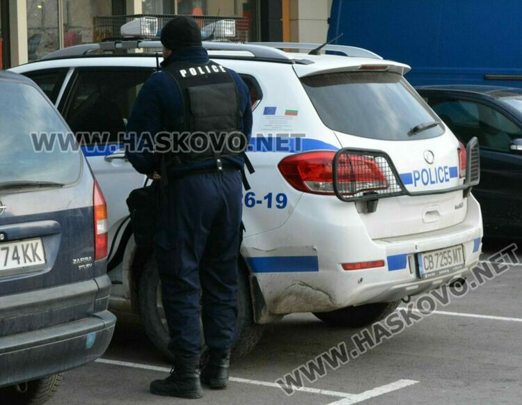 Задържаха двама за кражба от гимназия в Хасково