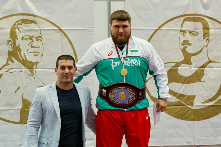  Георги Иванов завоюва пояса „Дан Колов“