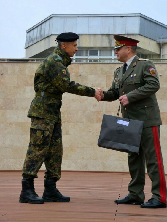 Кметът Грудев към военните: Съхранете честта и традициите на българската армия