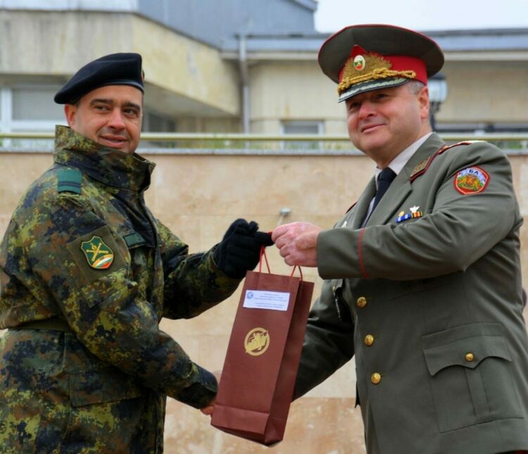 Кметът Грудев към военните: Съхранете честта и традициите на българската армия
