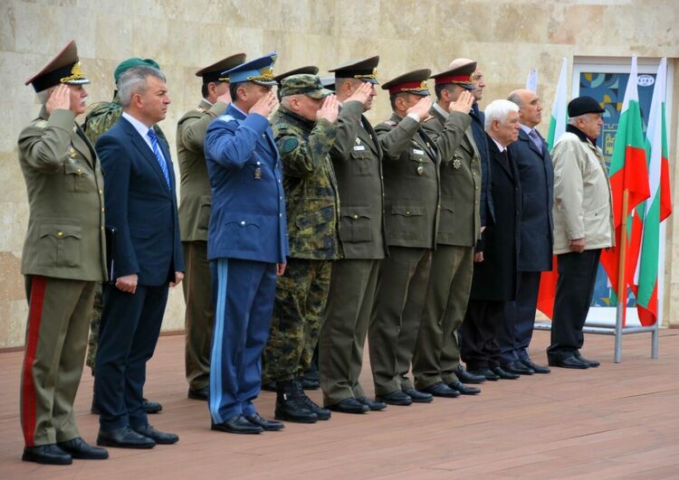 Кметът Грудев към военните: Съхранете честта и традициите на българската армия