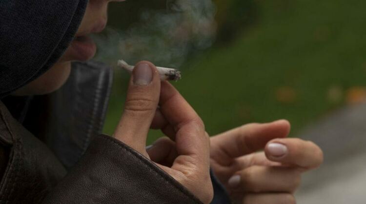 Хванаха 16-годишна девойка с голямо количество марихуана