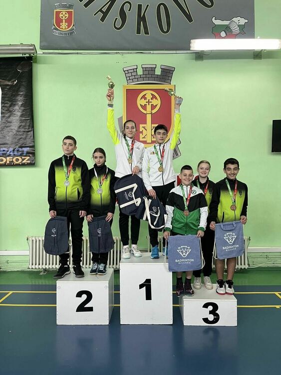 Медали във всички направления завоюваха първомайските бадминтонисти