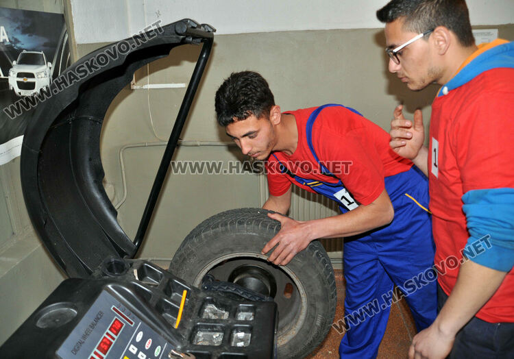 Гимназията по транспорт и аграрни технологии е домакин на Регионалното състезание за монтьори и водачи