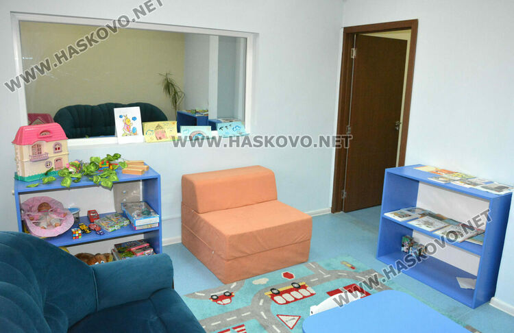 Малолетни и непълнолетни престъпници и деца, жертви на насилие, разказват за ситуациите в “Синята стая”