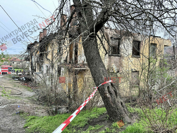 Мъж загина и 16 апартамента изгоряха в Димитровград, обвинения към пожарната