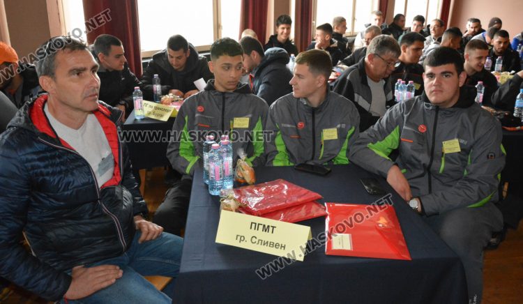 Най-добрите гимназисти автомонтьор и водачи на МПС се състезават в Хасково