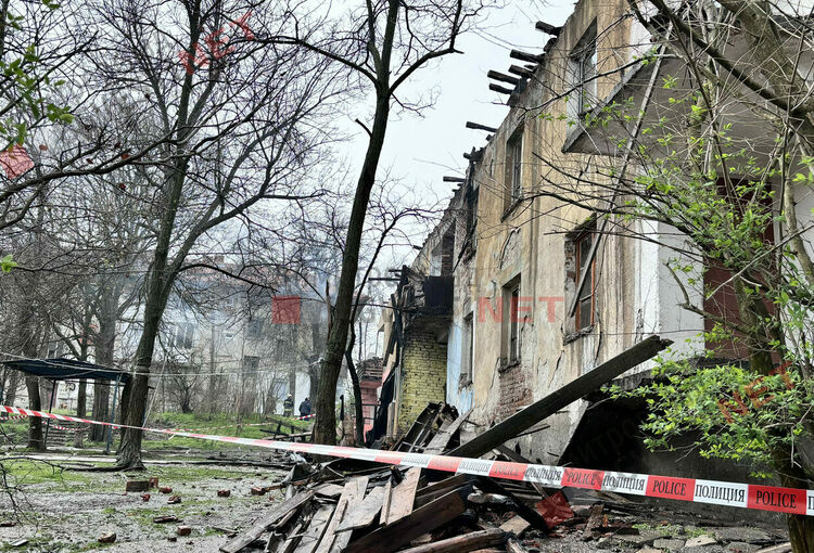 Мъж загина и 16 апартамента изгоряха в Димитровград, обвинения към пожарната