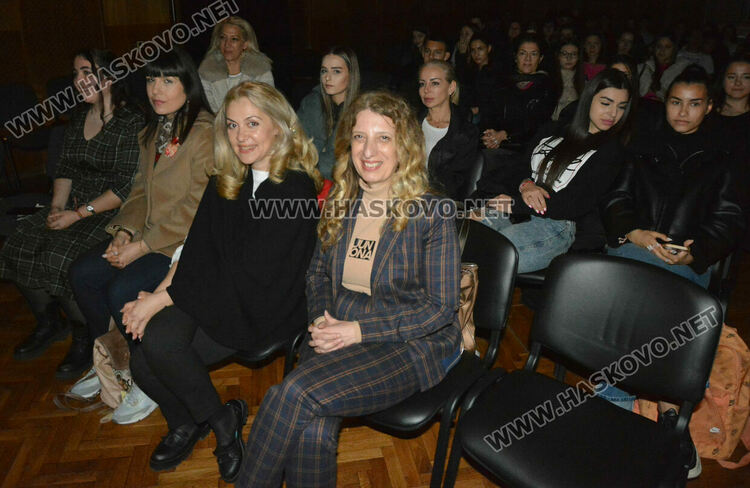 Трупата на хасковската Езикова гимназия представя България на Международния фестивал за училищен театър на испански език