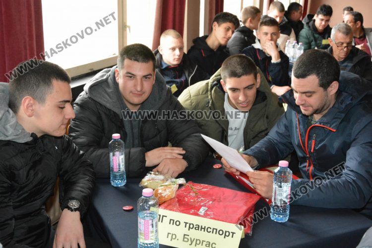 Най-добрите гимназисти автомонтьор и водачи на МПС се състезават в Хасково