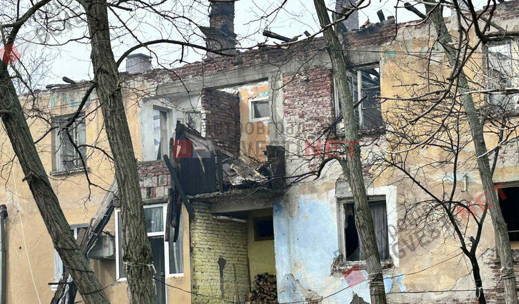 Мъж загина и 16 апартамента изгоряха в Димитровград, обвинения към пожарната