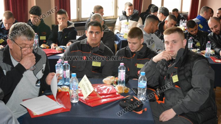 Най-добрите гимназисти автомонтьор и водачи на МПС се състезават в Хасково