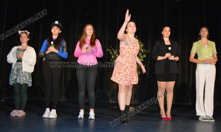 Трупата на хасковската Езикова гимназия представя България на Международния фестивал за училищен театър на испански език