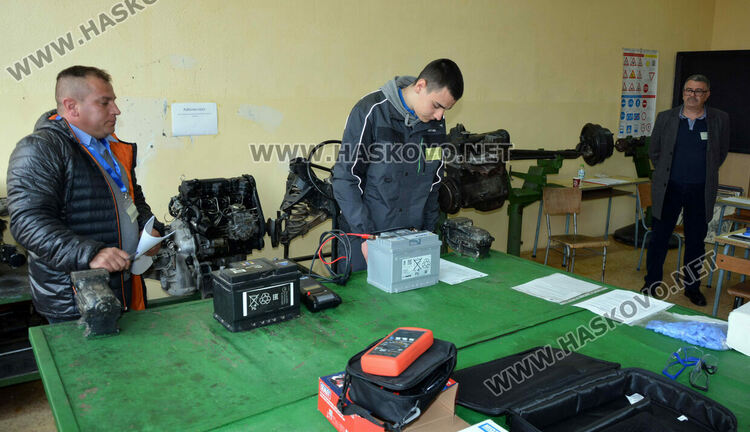 Тимът от  Бургас е  победителят в състезанието „Най-добър млад монтьор и водач на МПС“